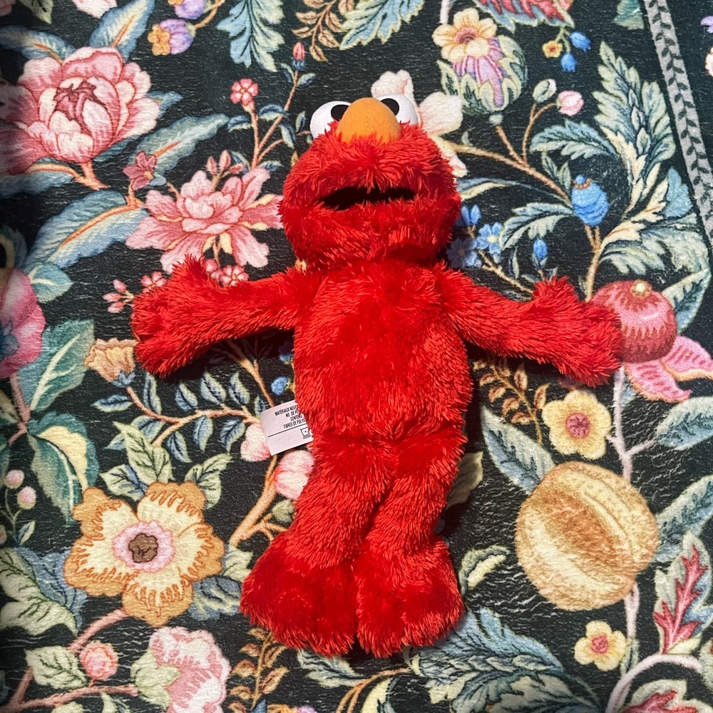 Sesame Street 2013 Made In Vietnam Hasbro Red Plush Stuffed Animal